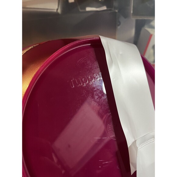 Tupperware Salad Bowl 17 Cups Pink  Kitchen Food Storage Serveware New - Picture 6 of 9